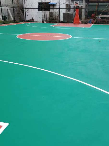 章丘 球场长期使用易出现地面开裂